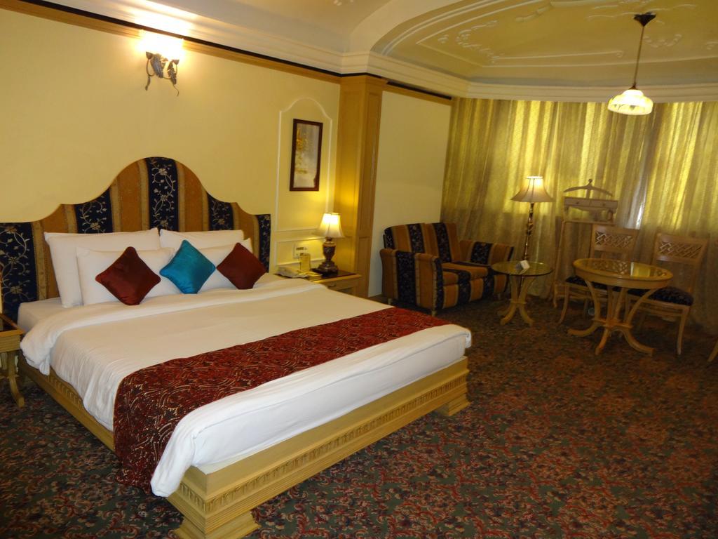 Hotel Babylon International Rāipur Стая снимка