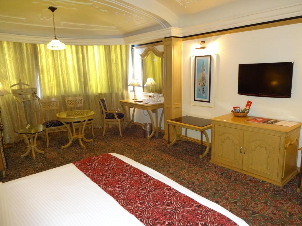 Hotel Babylon International Rāipur Екстериор снимка