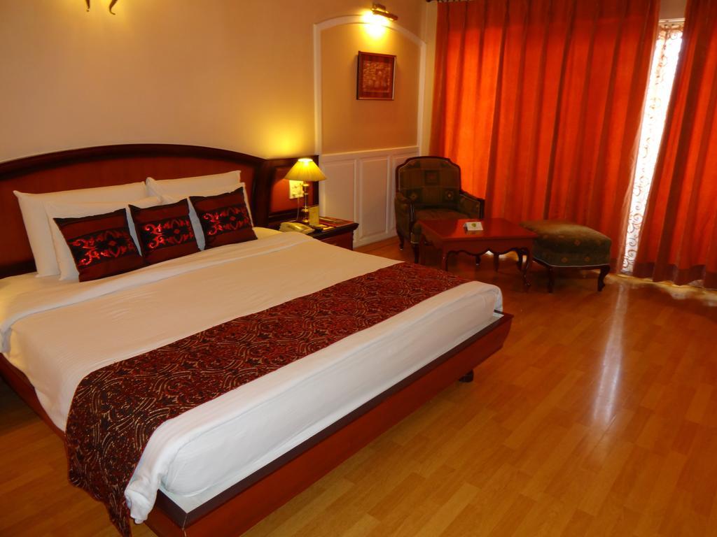 Hotel Babylon International Rāipur Екстериор снимка