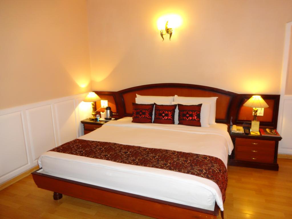 Hotel Babylon International Rāipur Екстериор снимка