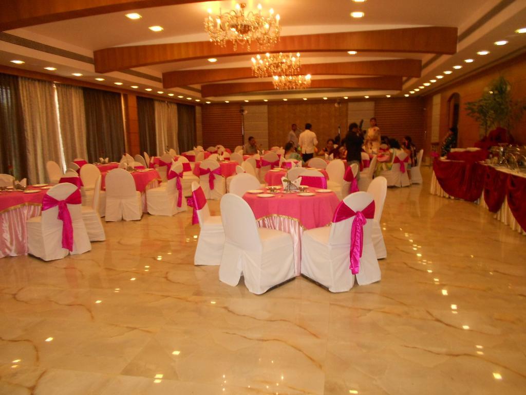 Hotel Babylon International Rāipur Стая снимка