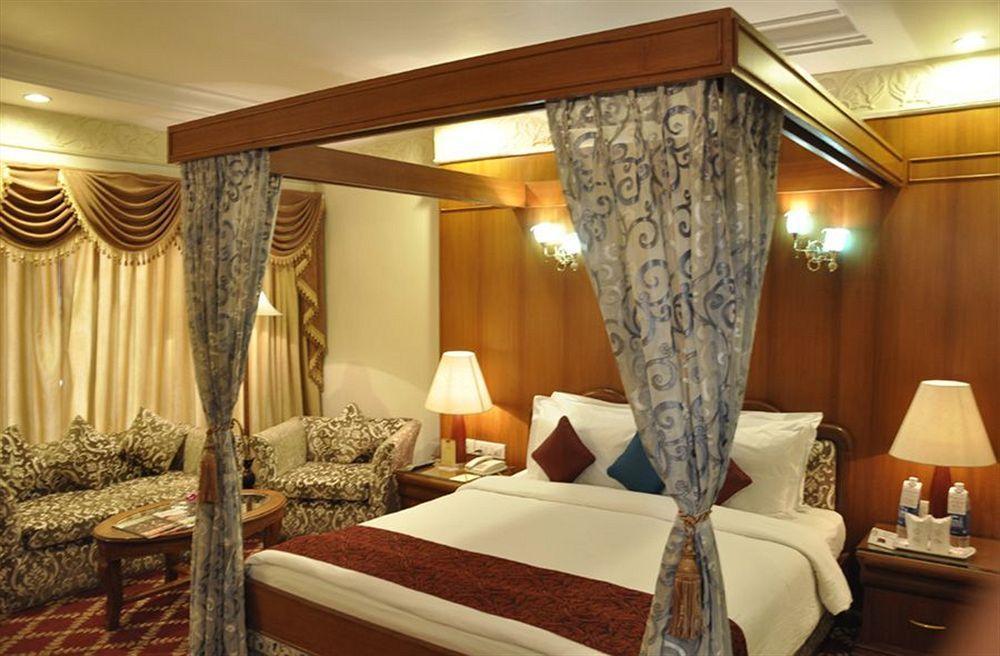 Hotel Babylon International Rāipur Екстериор снимка